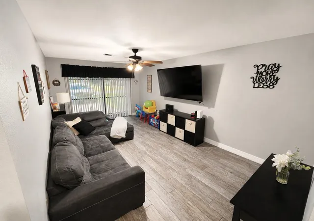 Photo 3 of Single family home for sale at 315 E Janisch Rd, Houston, TX 77022 | MLS# 72753132 | Listing updated on 2026-08-24