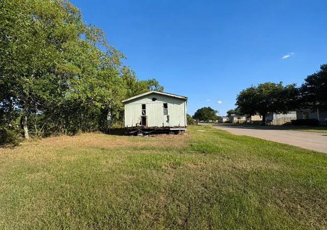 Photo 2 of Sale Pending at 1509 Old River Rd, Bay City, TX 77414 | MLS# 25099479 | Listing updated on 2026-09-09