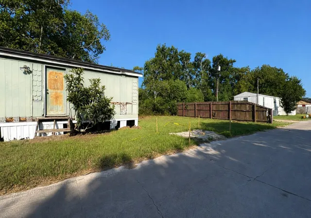 Photo 3 of Sale Pending at 1509 Old River Rd, Bay City, TX 77414 | MLS# 25099479 | Listing updated on 2026-09-09