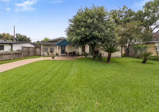 Photo 3 of Single family home for sale at 3027 Ryson St, Houston, TX 77080 | MLS# 93895442 | Listing updated on 2026-07-23