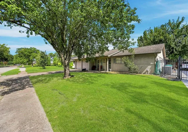 2nd image of 1114 Curtin St, Houston, TX 77018 | MLS# 20421453