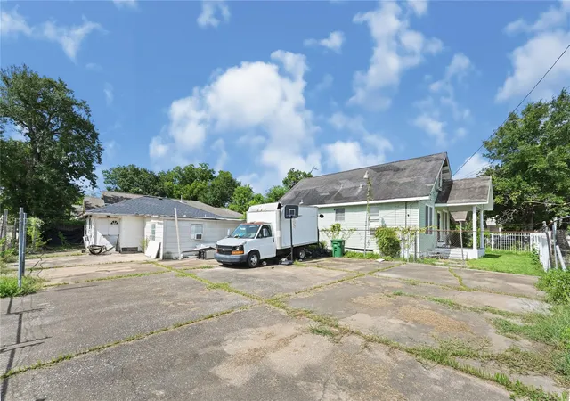 Photo 3 of Single family home for sale at 1166 Luzon St, Houston, TX 77009 | MLS# 82953179 | Listing updated on 2026-08-06