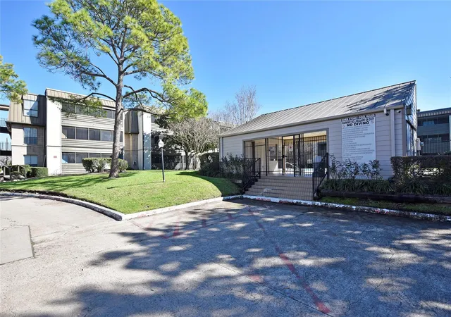 2nd image of 3035 Walnut Bend Ln, Houston, TX 77042