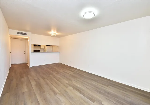 4th image of 3035 Walnut Bend Ln, Houston, TX 77042