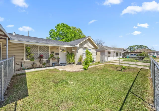 3rd image of 1211 Trimm Ave, Pasadena, TX 77502 | MLS# 60845871