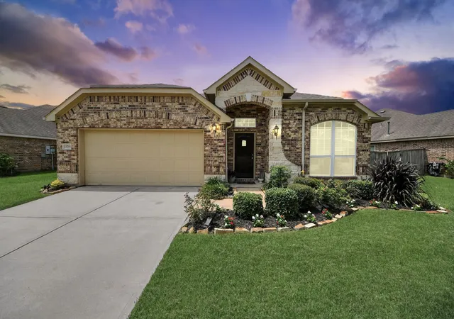 Single family home for sale at 13715 Madera Bend Ln, Rosharon, TX 77583 | MLS# 81526493