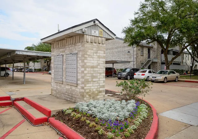 2nd image of 10733 Braes Bend Dr, Houston, TX 77071