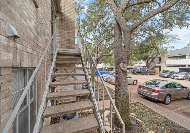 3rd image of 10733 Braes Bend Dr, Houston, TX 77071