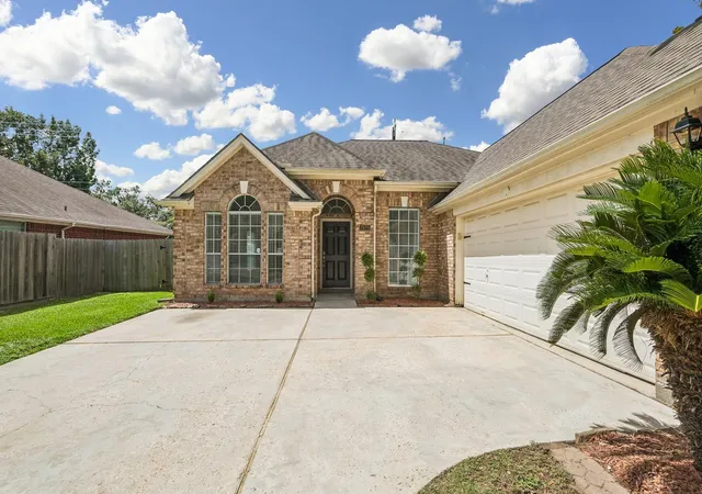 3rd image of 1929 Florida Dr, Seabrook, TX 77586 | MLS# 91253530
