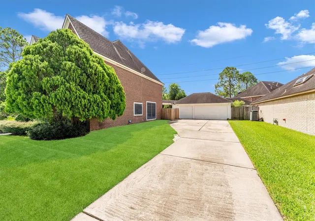 Photo 3 of Sale Pending at 3310 Cumberland Dr, Missouri City, TX 77459 | MLS# 12363742 | Listing updated on 2026-09-19