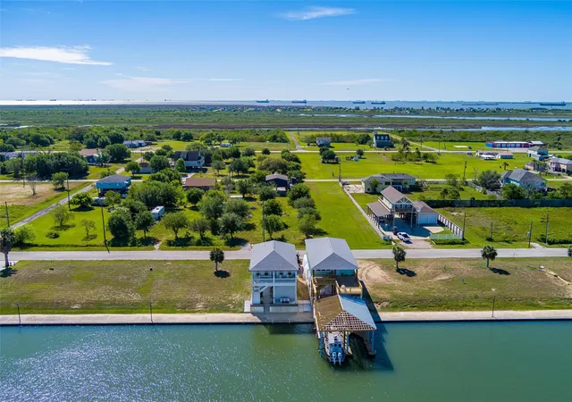 3rd image of 2005 Nelson St, Port Bolivar, TX 77650 | MLS# 78111484
