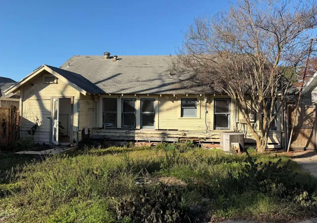 Photo 3 of Single family home for sale at 1120 E 14th Street, Houston, TX 77009 | MLS# 78983710 | Listing updated on 2026-09-08