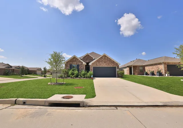 Photo 2 of Single family home for sale at 952 Gentle Moss Dr, Magnolia, TX 77354 | MLS# 96896420 | Listing updated on 2026-08-07