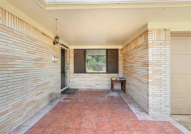 3rd image of 709 Queens Rd, Pasadena, TX 77502 | MLS# 61952726