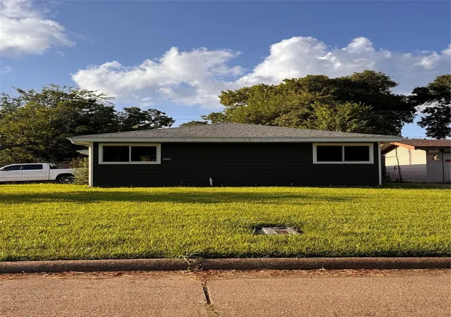 5th image of 3890 Bristol Dr, Beaumont, TX 77707 | MLS# 84857996