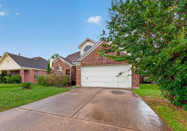 Photo 3 of Single family home for sale at 2446 Kenbridge Dr, Houston, TX 77067 | MLS# 4900399 | Listing updated on 2026-09-17