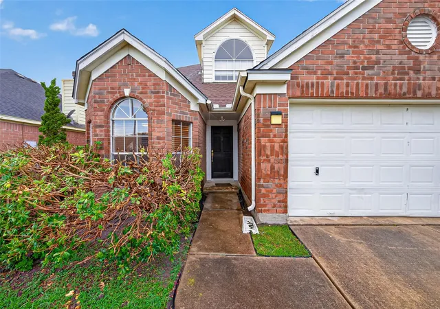 Photo 4 of Single family home for sale at 2446 Kenbridge Dr, Houston, TX 77067 | MLS# 4900399 | Listing updated on 2026-09-17