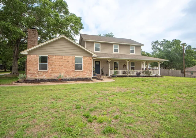 Homes for sale in Brenham, TX | 3000 Shadow Lawn St, Brenham, TX 77833 | MLS# 75684538