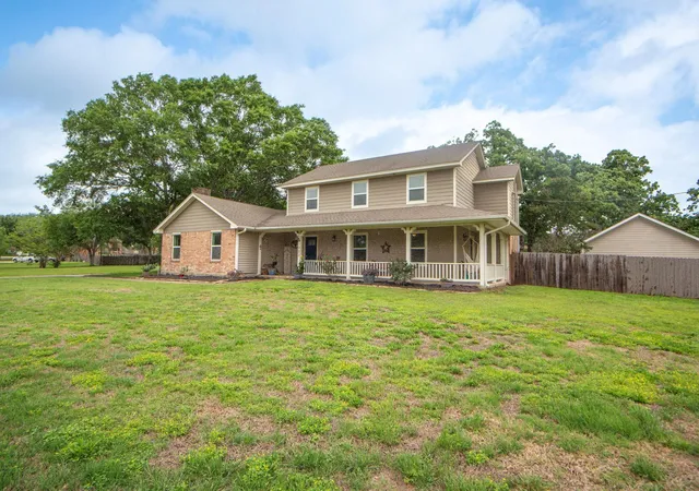 Homes for sale in Brenham, TX | 3000 Shadow Lawn St, Brenham, TX 77833 | MLS# 75684538