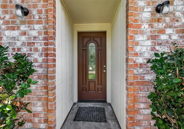 Photo 2 of Sale Pending at 2305 Kingsway Dr, League City, TX 77573 | MLS# 49718971 | Listing updated on 2026-09-14
