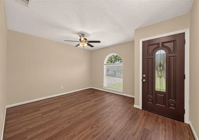 Photo 3 of Sale Pending at 2305 Kingsway Dr, League City, TX 77573 | MLS# 49718971 | Listing updated on 2026-09-14