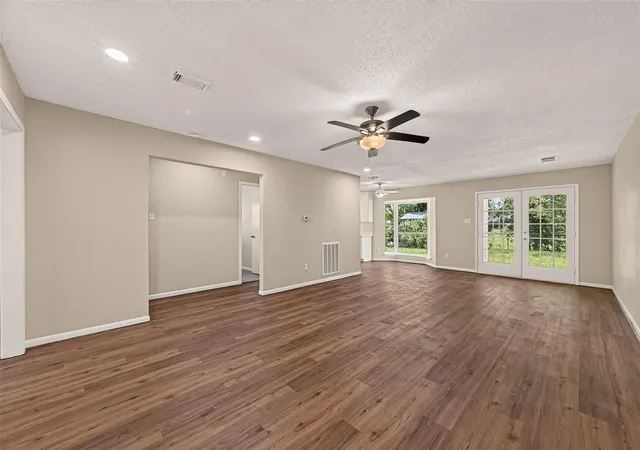 Photo 3 of Sale Pending at 2305 Kingsway Dr, League City, TX 77573 | MLS# 49718971 | Listing updated on 2026-09-14