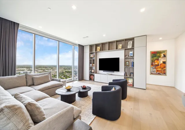 3rd image of 1711 Allen Pkwy #2601, Houston, TX 77019 | MLS# 78905643