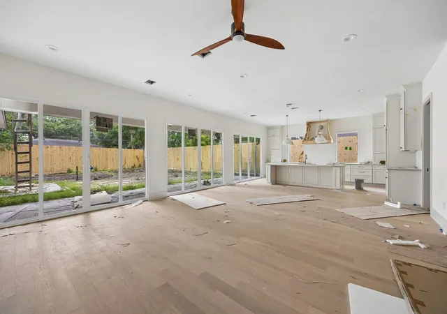 2nd image of 4817 Kingfisher Dr, Houston, TX 77035 | MLS# 49395409