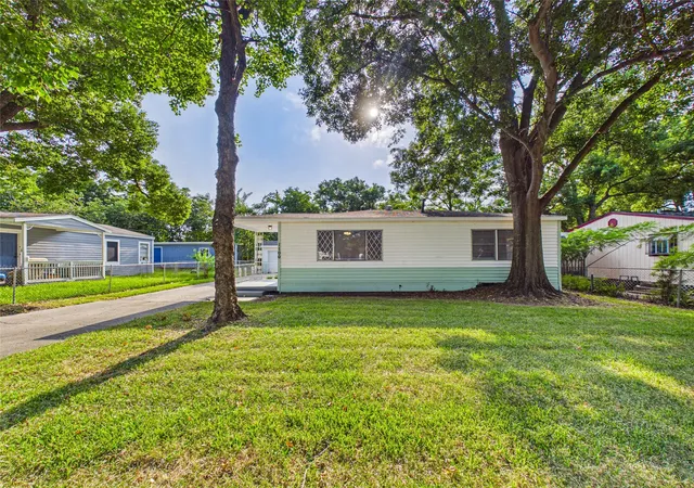 Photo 2 of Single family home for sale at 1100 12th St N, Texas City, TX 77590 | MLS# 37055127 | Listing updated on 2026-09-08