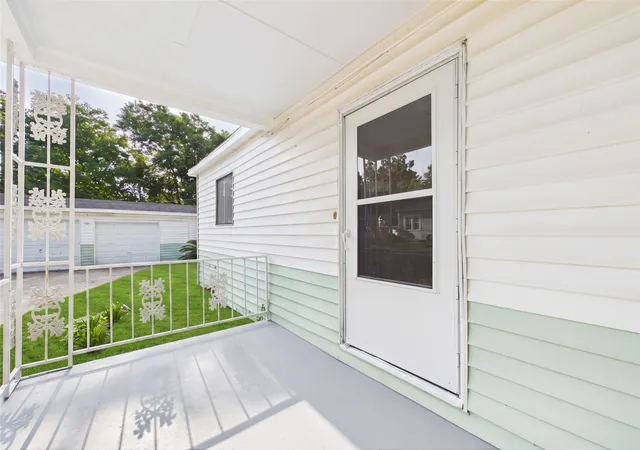 Photo 3 of Single family home for sale at 1100 12Th St N, Texas City, TX 77590 | MLS# 37055127 | Listing updated on 2026-09-08