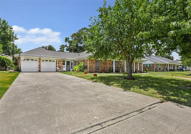 3rd image of 5103 Ashwood Dr, Baytown, TX 77521 | MLS# 34898518
