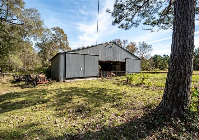 Photo 3 of Single family home for sale at 10488 Fostoria Rd, Cleveland, TX 77328 | MLS# 45850261 | Listing updated on 2025-11-17