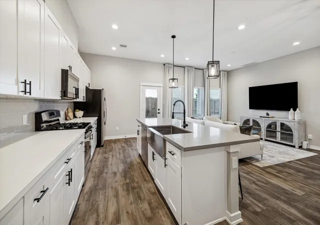 Photo 4 of Sale Pending at 11327 Stonework Grv Ln, Houston, TX 77076 | MLS# 34088656 | Listing updated on 2026-09-05