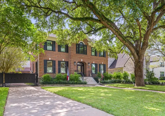 Photo 2 of Single family home for sale at 706 Mulberry Ln, Bellaire, TX 77401 | MLS# 66424453 | Listing updated on 2026-09-10