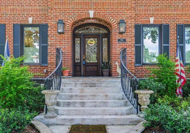 Photo 3 of Single family home for sale at 706 Mulberry Ln, Bellaire, TX 77401 | MLS# 66424453 | Listing updated on 2026-09-10