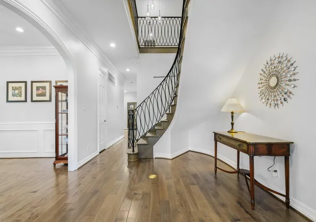 Photo 3 of Single family home for sale at 706 Mulberry Ln, Bellaire, TX 77401 | MLS# 66424453 | Listing updated on 2026-09-10