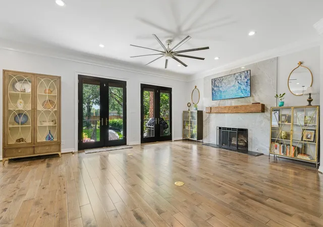 Photo 4 of Single family home for sale at 706 Mulberry Ln, Bellaire, TX 77401 | MLS# 66424453 | Listing updated on 2026-09-10