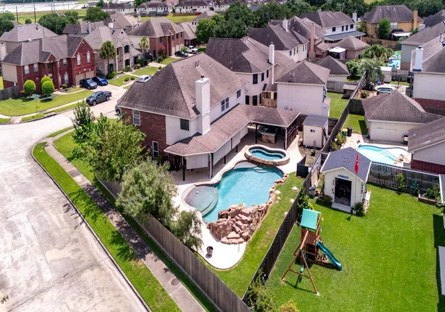5th image of 4302 Tree Line Dr, Pasadena, TX 77505 | MLS# 44052333