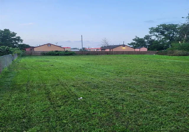 Photo 1 of Land for sale at 2707 Lynnfield St, Houston, TX 77093 | MLS# 11720899 | Listing updated on 2025-12-25