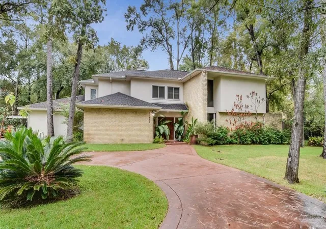 Photo 1 of Sale Pending at 11602 Applewood St, Houston, TX 77024 | MLS# 35178165 | Listing updated on 2026-09-16