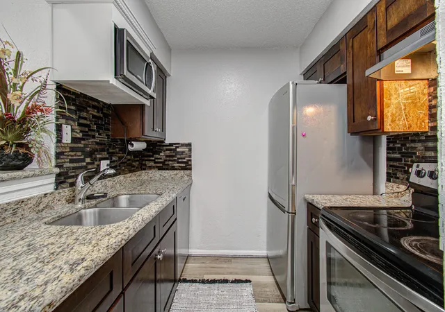 2nd image of 10101 S Gessner Rd #405, Houston, TX 77071 | MLS# 91200313
