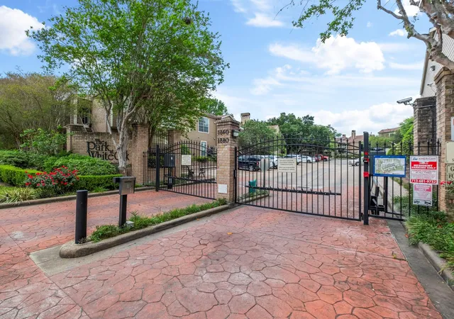 image of 1860 White Oak Dr, Houston, TX 77009