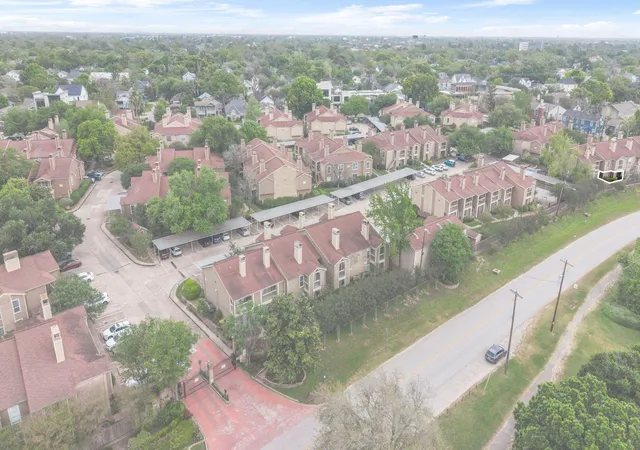 image of 1860 White Oak Dr, Houston, TX 77009