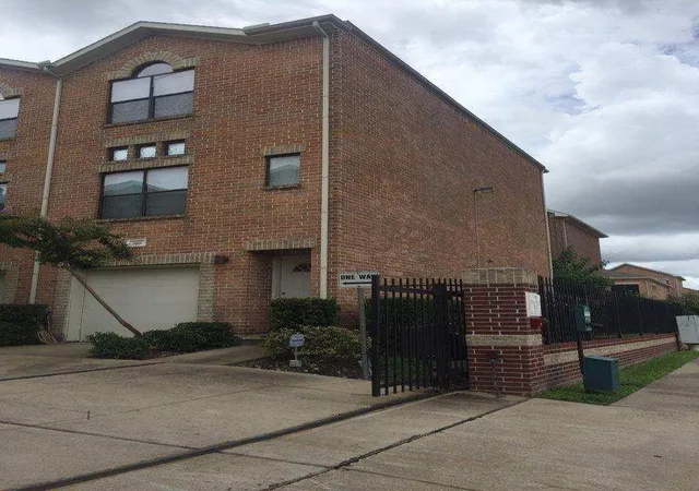 2nd image of 3501 Link Valley Dr #901, Houston, TX 77025 | MLS# 66847333