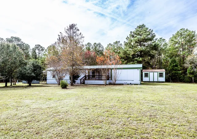Photo 1 of Single family home for sale at 400 Marina Dr, Trinity, TX 75862 | MLS# 50333714 | Listing updated on 2026-09-01