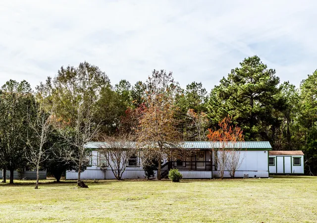 Photo 2 of Single family home for sale at 400 Marina Dr, Trinity, TX 75862 | MLS# 50333714 | Listing updated on 2026-09-01