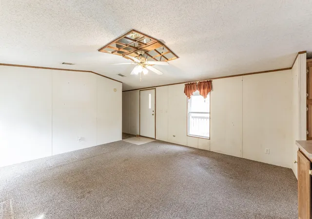 Photo 3 of Single family home for sale at 400 Marina Dr, Trinity, TX 75862 | MLS# 50333714 | Listing updated on 2026-09-01