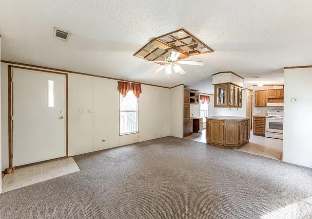 Photo 4 of Single family home for sale at 400 Marina Dr, Trinity, TX 75862 | MLS# 50333714 | Listing updated on 2026-09-01