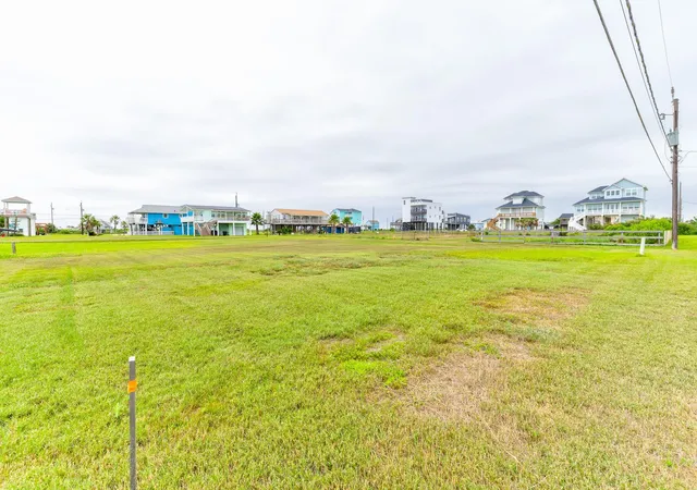 Photo 4 of Land for sale at 1/2 5th Street, Galveston, TX 77554 | MLS# 7165269 | Listing updated on 2026-07-17