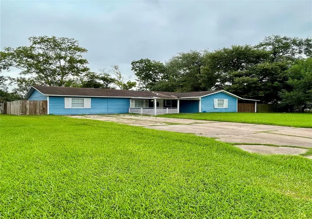 Photo 3 of Single family home for sale at 10823 Eddyrock St, Houston, TX 77089 | MLS# 60886572 | Listing updated on 2026-09-04